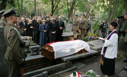 Czy rodziny ofiar katastrof będą musiały ponownie przeżywać śmierć bliskich? – pytają autorzy