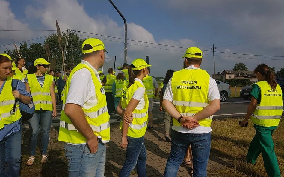 Weterynarze blokują drogi. Żądają obiecanych podwyżek