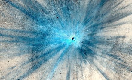 Krater ma średnicę 30 metrów - policzyli astronomowie.