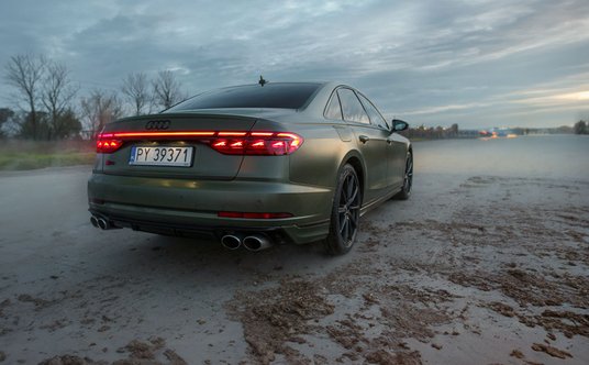 Bagażnik Audi S8 ma pojemność 505 litrów
