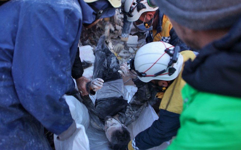 Rośnie liczba ofiar trzęsienia ziemia w Turcji i Syrii. Zginęło co najmniej 11 tys. osób