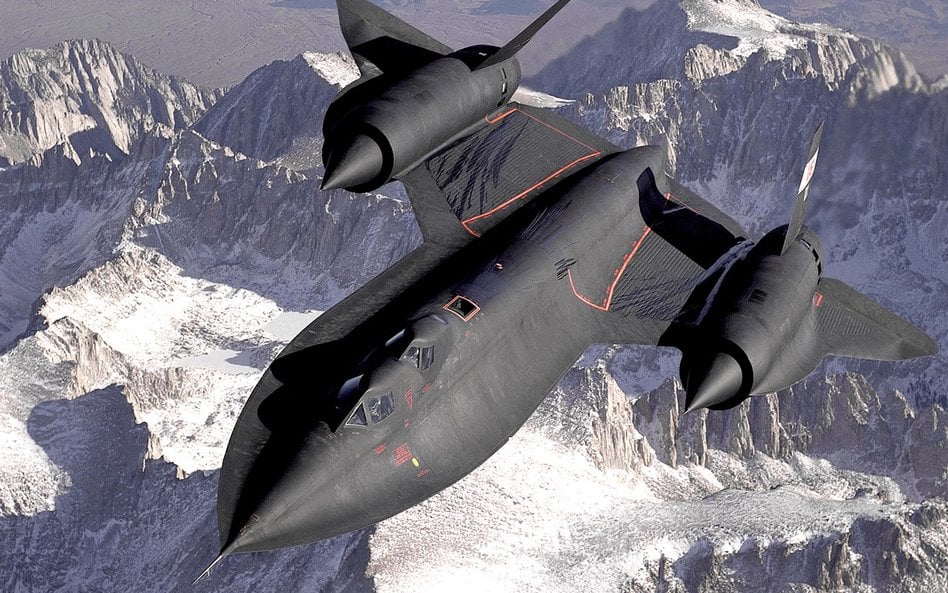 Najszybszym produkowanym seryjnie samolotem był Lockheed SR-71 Blackbird. Osiągał ponad 4 tys. km/h
