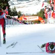Justyna Kowalczyk i leżąca za metą Marit Bjoergen. Teraz aż do 18 marca będą walczyć o Puchar Świata