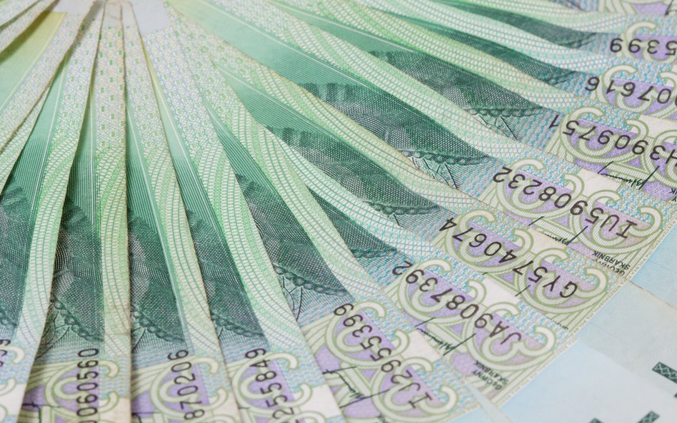 Polacy uciekają od drogich kredytów ze stałą stopą. Co na to banki?