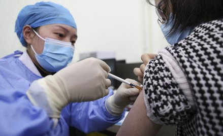 Koronawirus. Chiny: Decyzja o zaszczepieniu całego miasta po wykryciu 16 zakażeń