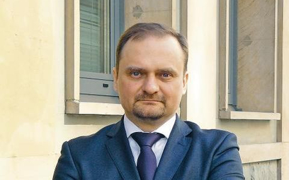Robert Wąchała, dyrektor departamentu nadzoru obrotu KNF, deklaruje, że Komisja będzie nadal edukowa