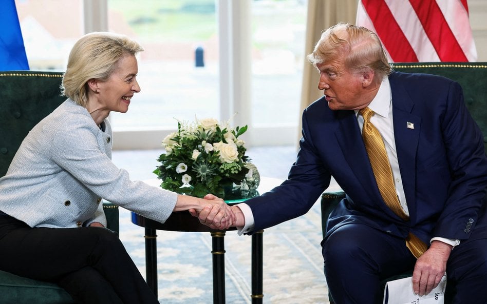 Przewodnicząca KE Ursula von der Leyen i prezydent USA Donald Trump na spotkaniu w Turnberry, fotogr