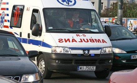 Często karetka pędzi na sygnale tylko po to, aby podwieźć kogoś do lekarza