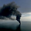 Płonąca platforma Deepwater Horizon