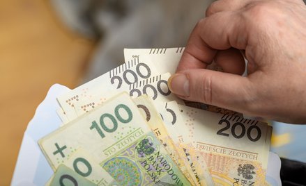 ZUS wyjaśnia, komu przysługują środki zgromadzone na subkontach po zmarłych