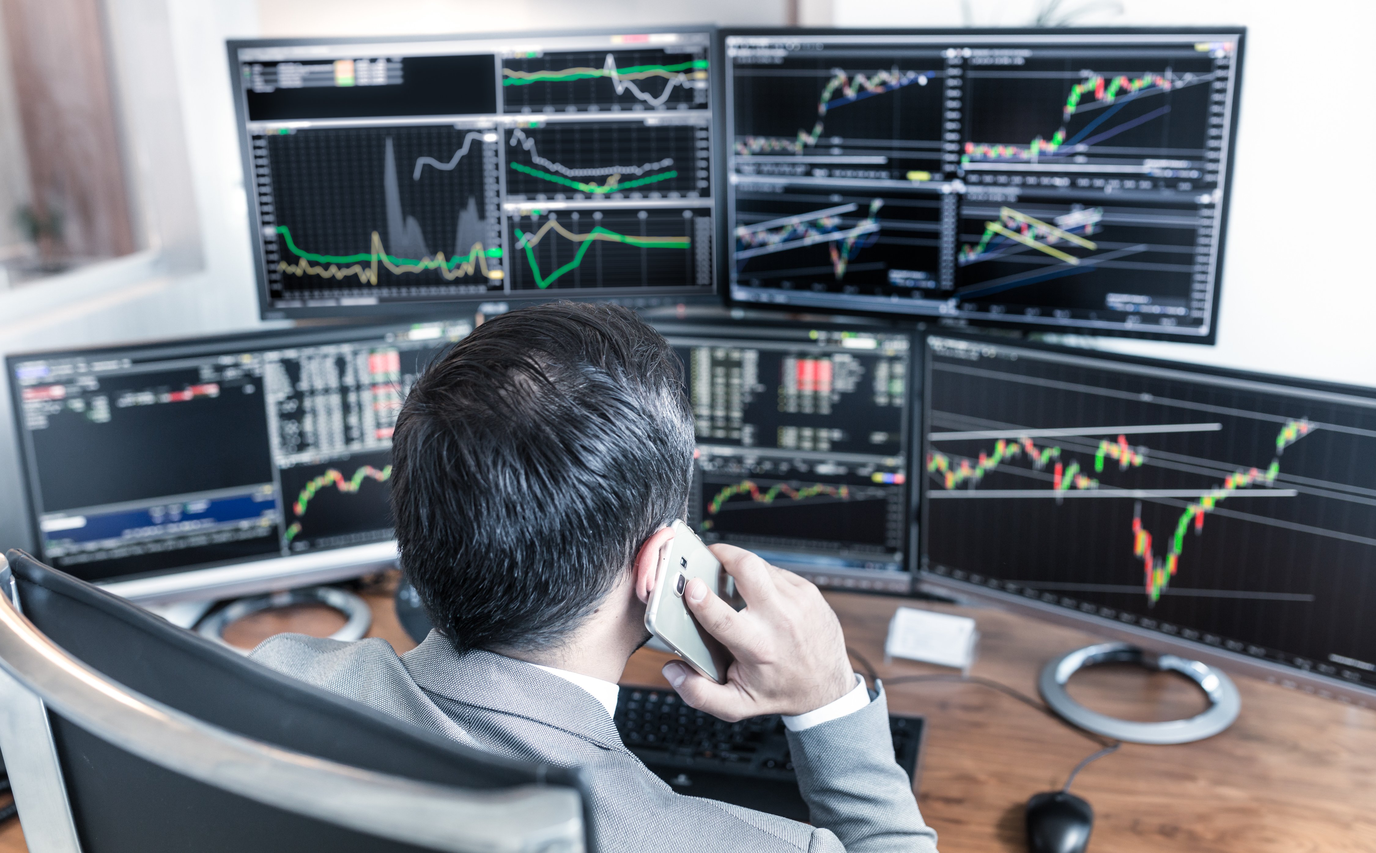 Brokerzy zbroją się i prężą muskuły