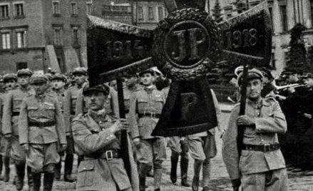 Grupa legionistów z krzyżem I Brygady podczas zjazdu Związku Legionistów Polskich w 1930 r.