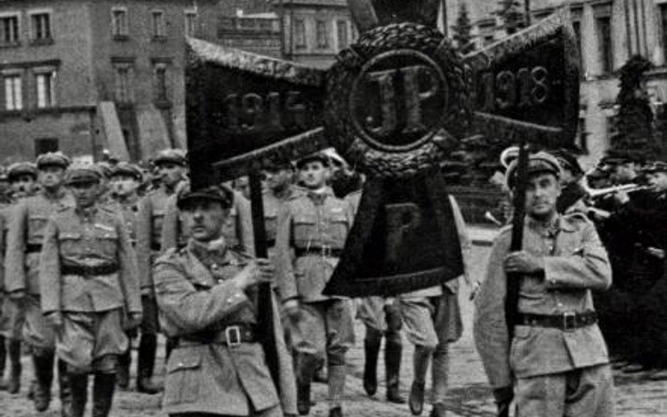 Grupa legionistów z krzyżem I Brygady podczas zjazdu Związku Legionistów Polskich w 1930 r.
