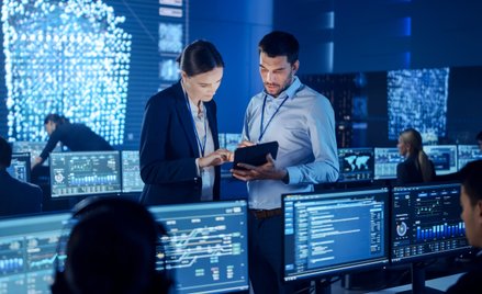 Firmy reagują na zjawiska geopolityczne zwiększoną czujnością. 57 proc. badanych ekspertów ds. cyber