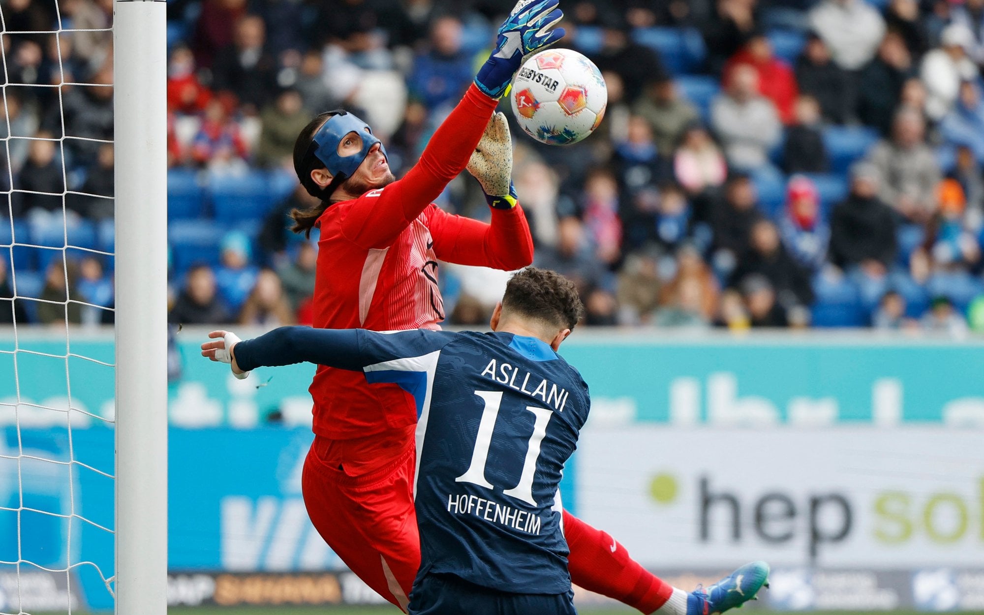 Kamil Grabara. Nie chciał być rezerwowym, może zostać numerem jeden