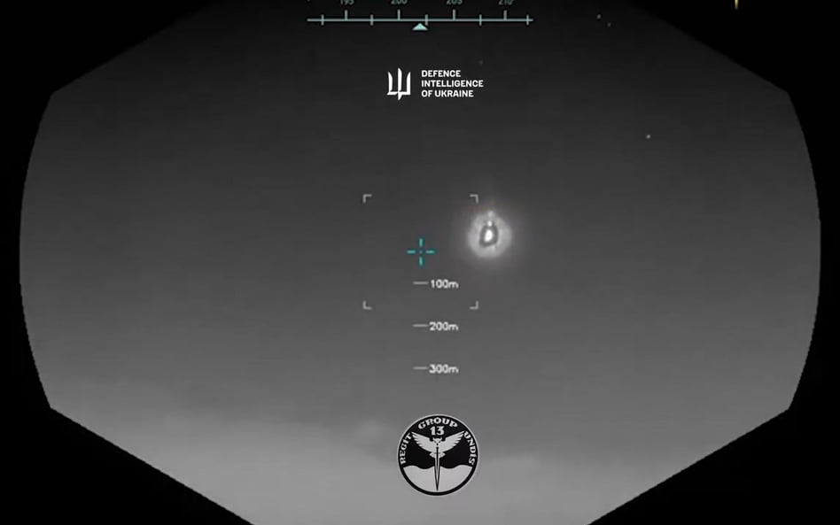 Kadr z nagrania, przedstawiającego zestrzelenie rosysjkiego Su-30 przez ukraiński dron
