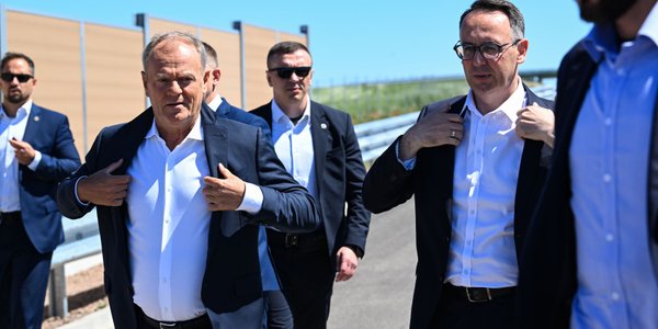 Tusk zapowiada audyty i walkę z kominami płacowymi po skandalu w Szpitalu Południowym