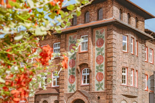 Szczególnym miejscem jest Nikiszowiec – osiedle robotnicze dla górników kopalni „Giesche” wybudowane