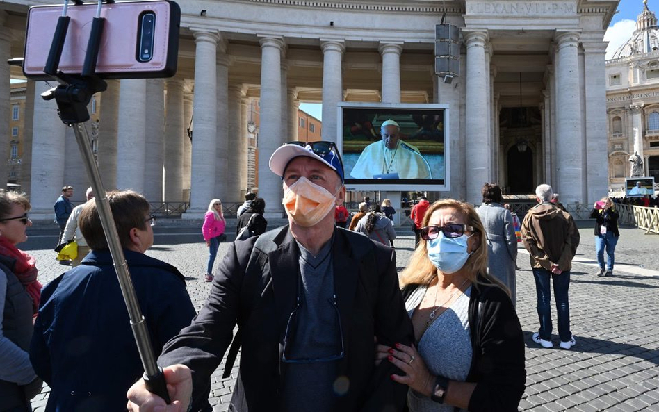 Plac św. Piotra w Watykanie w niedzielę. Papież Franciszek nie odprawił modlitwy na Anioł Pański z o