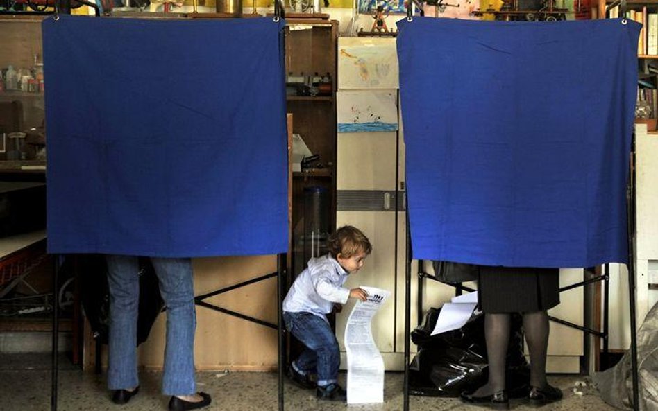 Grecy poszli do urn nie tylko po to, by wybrać nowe samorządy.