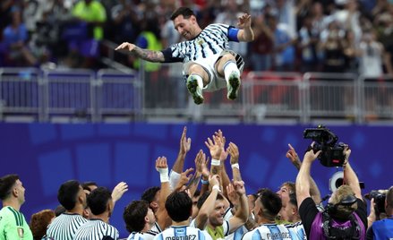 Leo Messi najpierw nie wykorzystał rzutu karnego, a potem strzelił gola na 2:2
