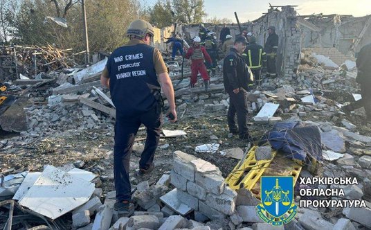 Rosyjska rakieta uderzyła w sklep i kawiarnię w miejscowości Hroza - podała strona ukraińska