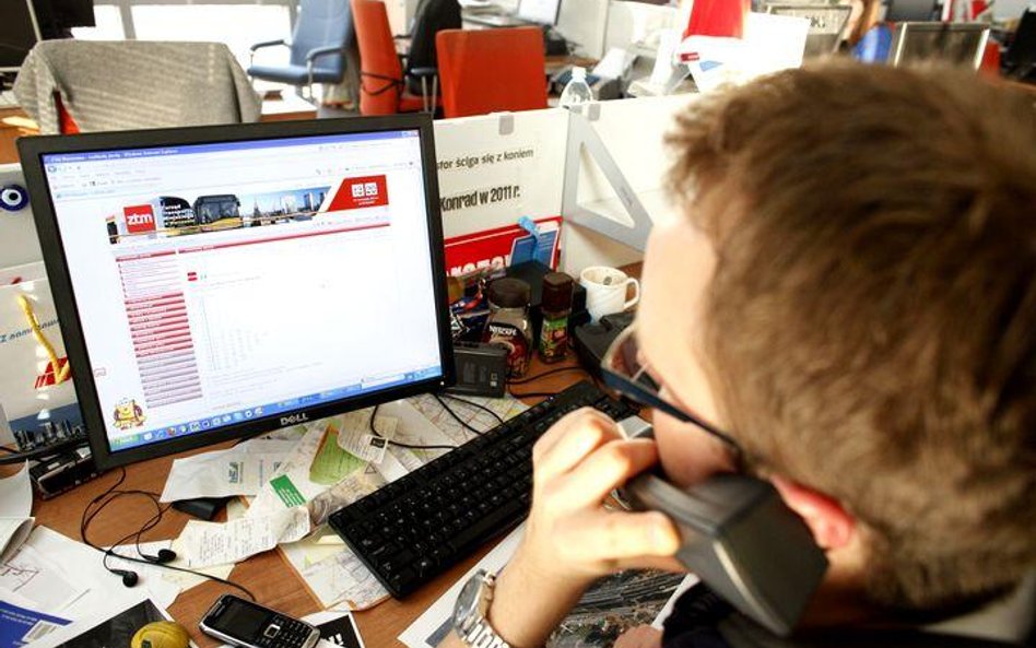 Przedsiębiorstwa starają się chronić etaty i wciąż nieźle sobie radzą mimo zawirowań na światowych r