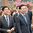 Były już prezydent Wietnamu Vo Van Thuong (z prawej) w towarzystwie prezydenta Filipin Ferdynanda Ma