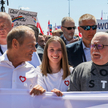 Przewodniczący PO Donald Tusk i były prezydent Lech Wałęsa na czele marszu 4 czerwca w Warszawie