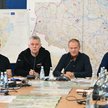 Donald Tusk w czasie posiedzenia sztabu kryzysowego