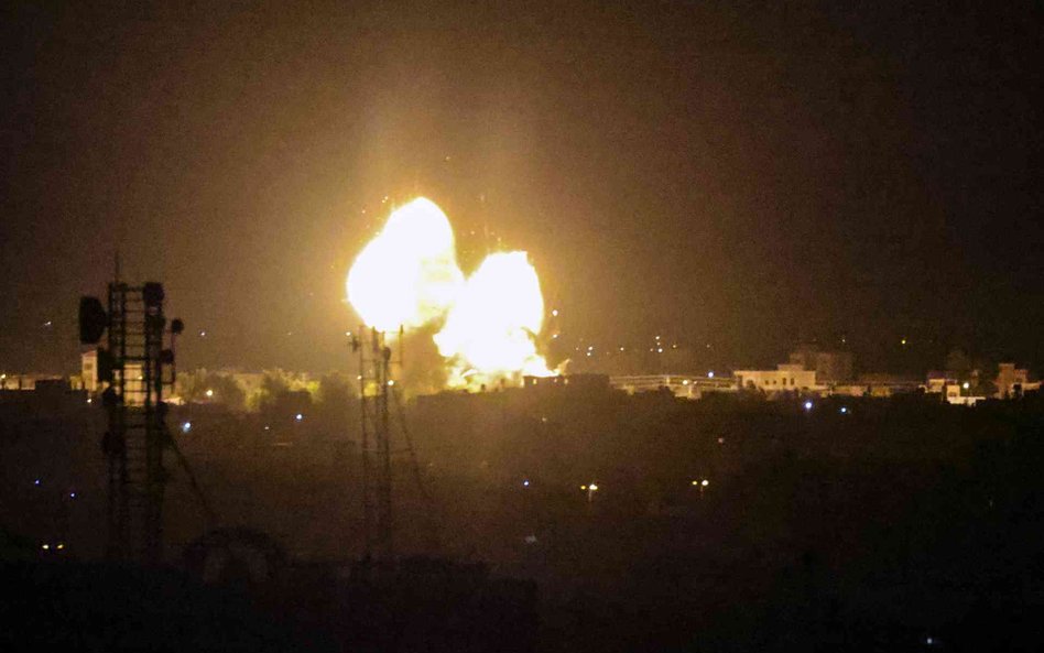 Eksplozje w rejonie miasta Rafah po izraelskim ataku