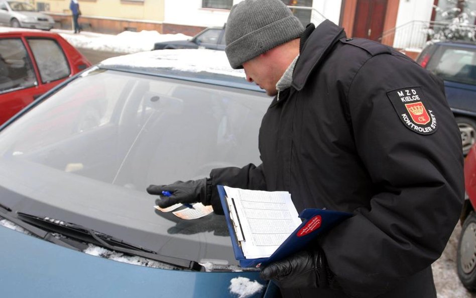 Karty parkingowe służby sprawdzą w specjalnej ewidencji.