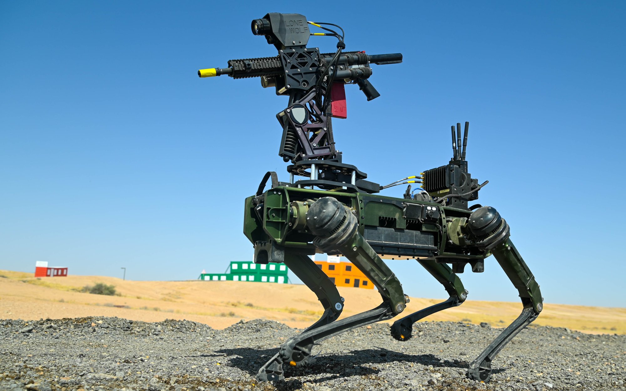 Chińska armia wypuściła watahy uzbrojonych robo-wilków. To przyszłość wojny