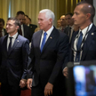 Wiceprezydent USA Mike Pence (w środku) spotkał się w niedzielę w Warszawie także z prezydentem Ukra