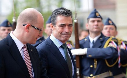 Szef NATO Anders Fogh Rasmussen i premier Czech Bohuslav Sobotka