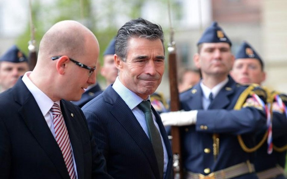 Szef NATO Anders Fogh Rasmussen i premier Czech Bohuslav Sobotka