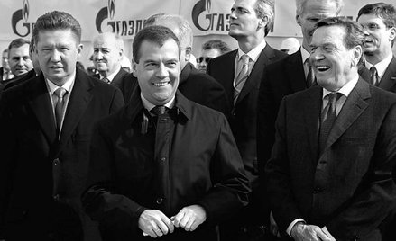 Uroczystość otwarcia budowy gazociągu północnego, Wyborg, 9 kwietnia 2010 r. Od prawej: Gerhard Schr