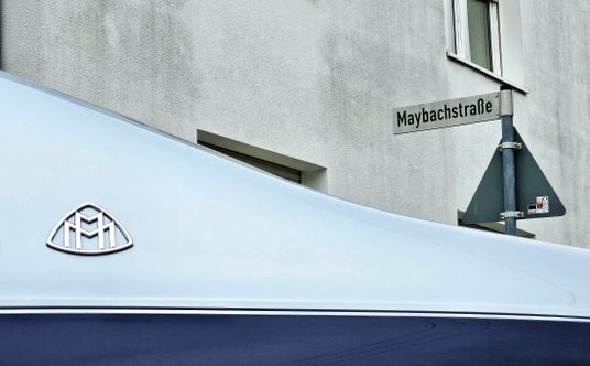 Ulica Maybacha i Mercedes-Maybach S580