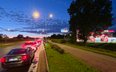 Kolejka samochodów przed stacją benzynową na Wale Miedzeszyńskim w Warszawie