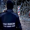 Podczas siłowych prób forsowania granicy jedna z funkcjonariuszek Straży Granicznej doznała obrażeń 