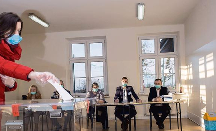Ustawa o głosowaniu korespondencyjnym przerzuca odpowiedzialność na władze wojewódzkie