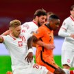 Kamil Jóźwiak (na pierwszym planie) w piątkowym meczu z Holandią był jednym z najlepszych polskich p