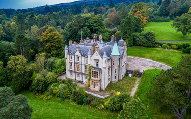 Szkocki zamek trucicielki wystawiony na sprzedaż