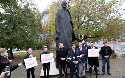 Przed pomnikiem Romana Dmowskiego w Warszawie ogłoszono hasło tegorocznej edycji Marszu Niepodległoś