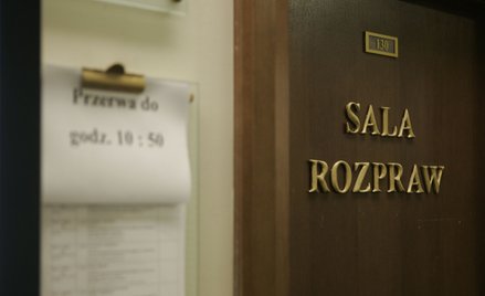 Punktualność? Raczej nie w sądzie. Jest najnowszy raport
