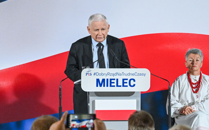Jarosław Kaczyński podczas spotkania z sympatykami PiS w Samorządowym Centrum Kultury w Mielcu