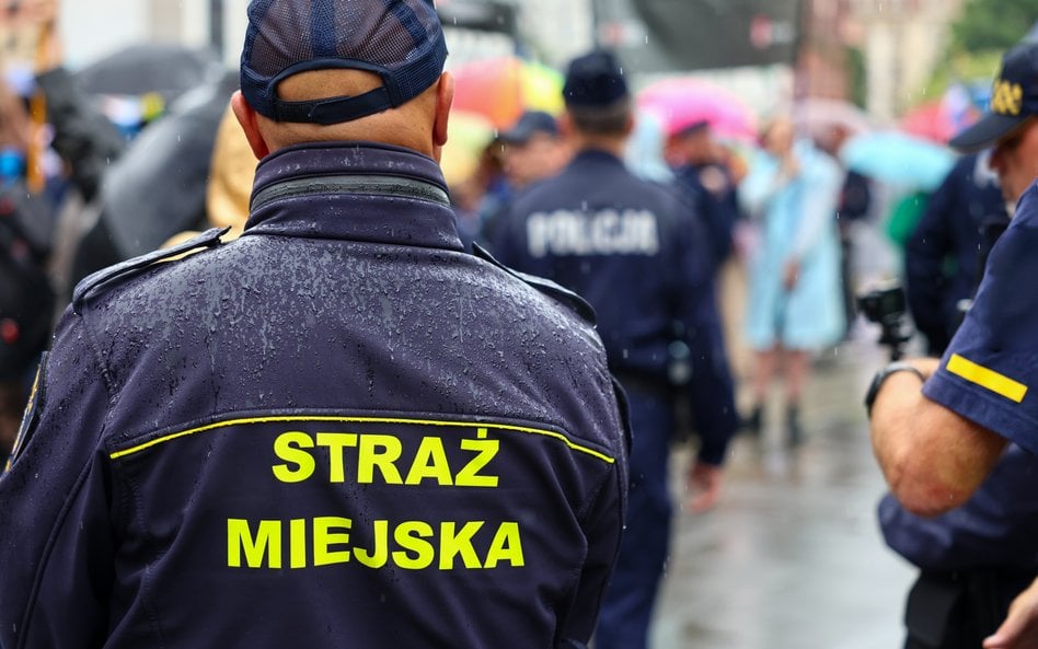 Czy operator komórkowy musi udostępnić dane abonenta straży miejskiej?