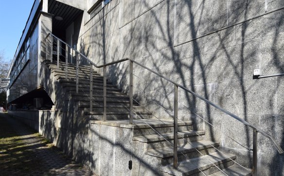 „Universus” stanowi jedną z najciekawszych realizacji w nurcie brutalizmu na terenie Warszawy