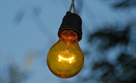 Konsument może zawrzeć dwie odrębne umowy: zakupu energii oraz usługi lub też podpisać umowę komplek