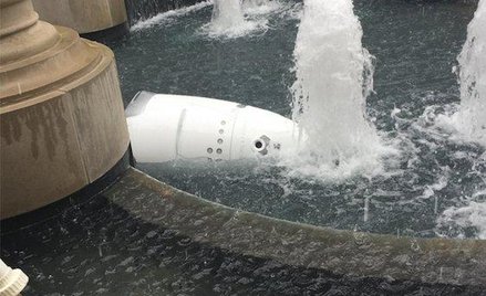 Śmierć robota w fontannie